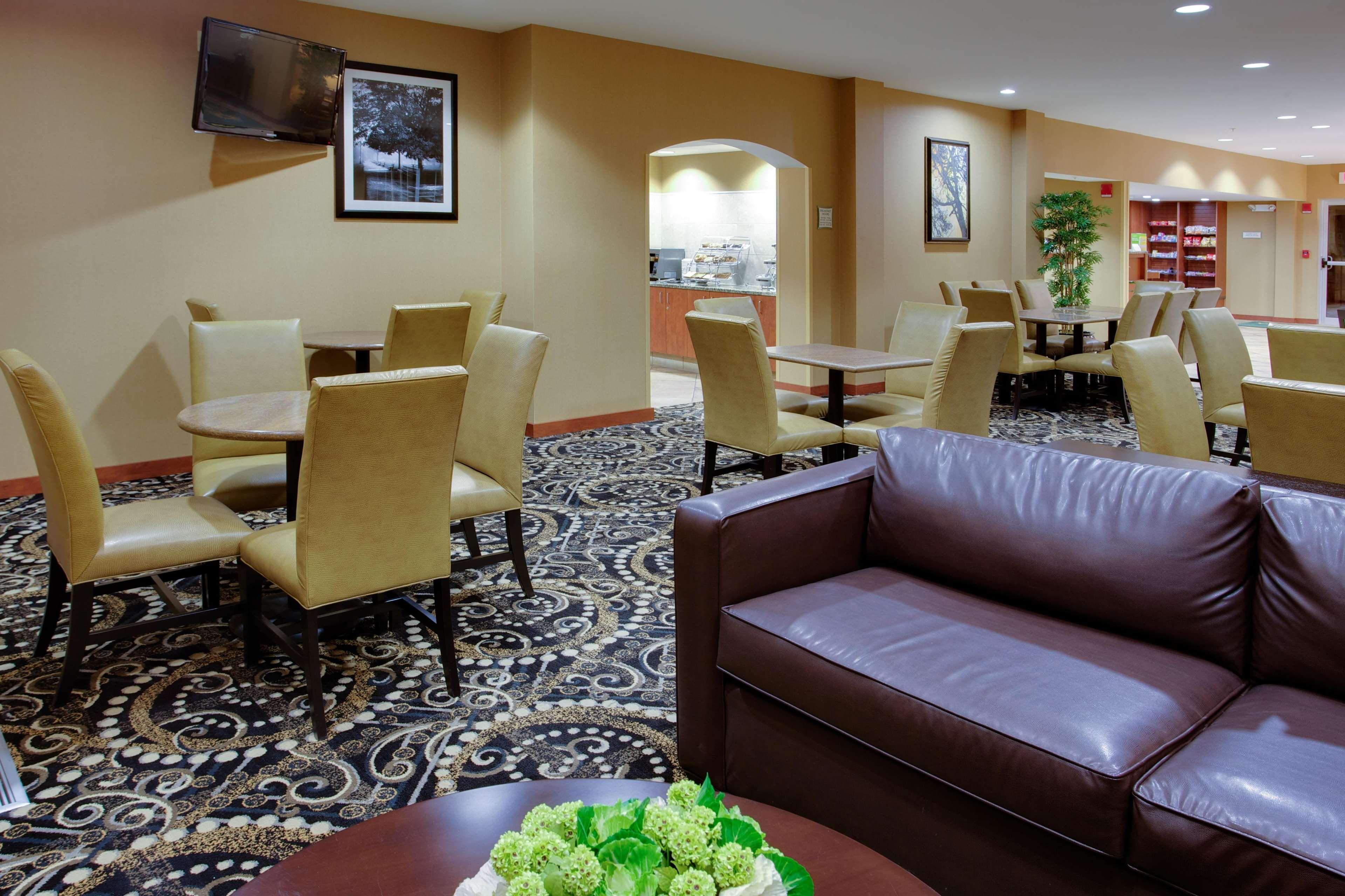 Hampton Inn Manchester Downtown Екстериор снимка