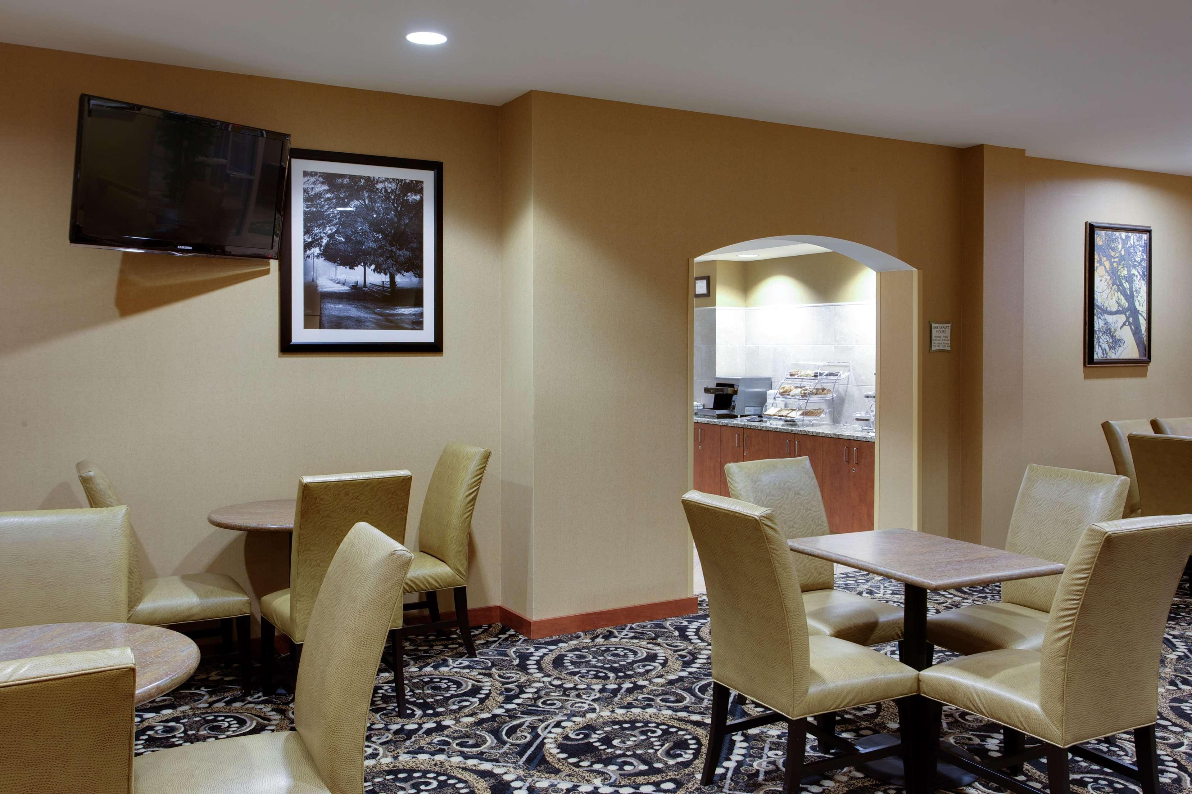 Hampton Inn Manchester Downtown Екстериор снимка