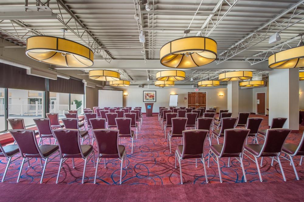 Hampton Inn Manchester Downtown Екстериор снимка