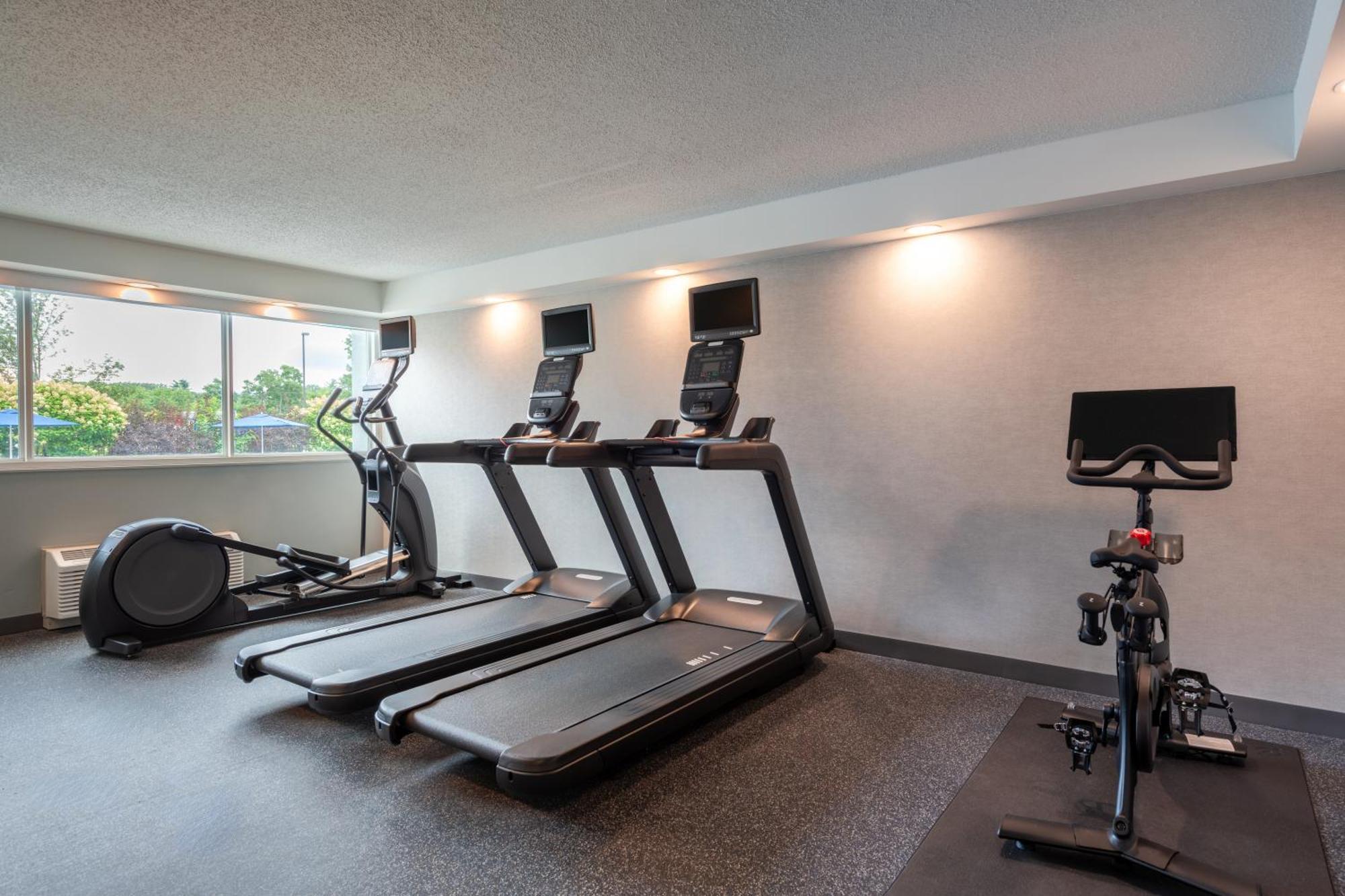 Hampton Inn Manchester Downtown Екстериор снимка
