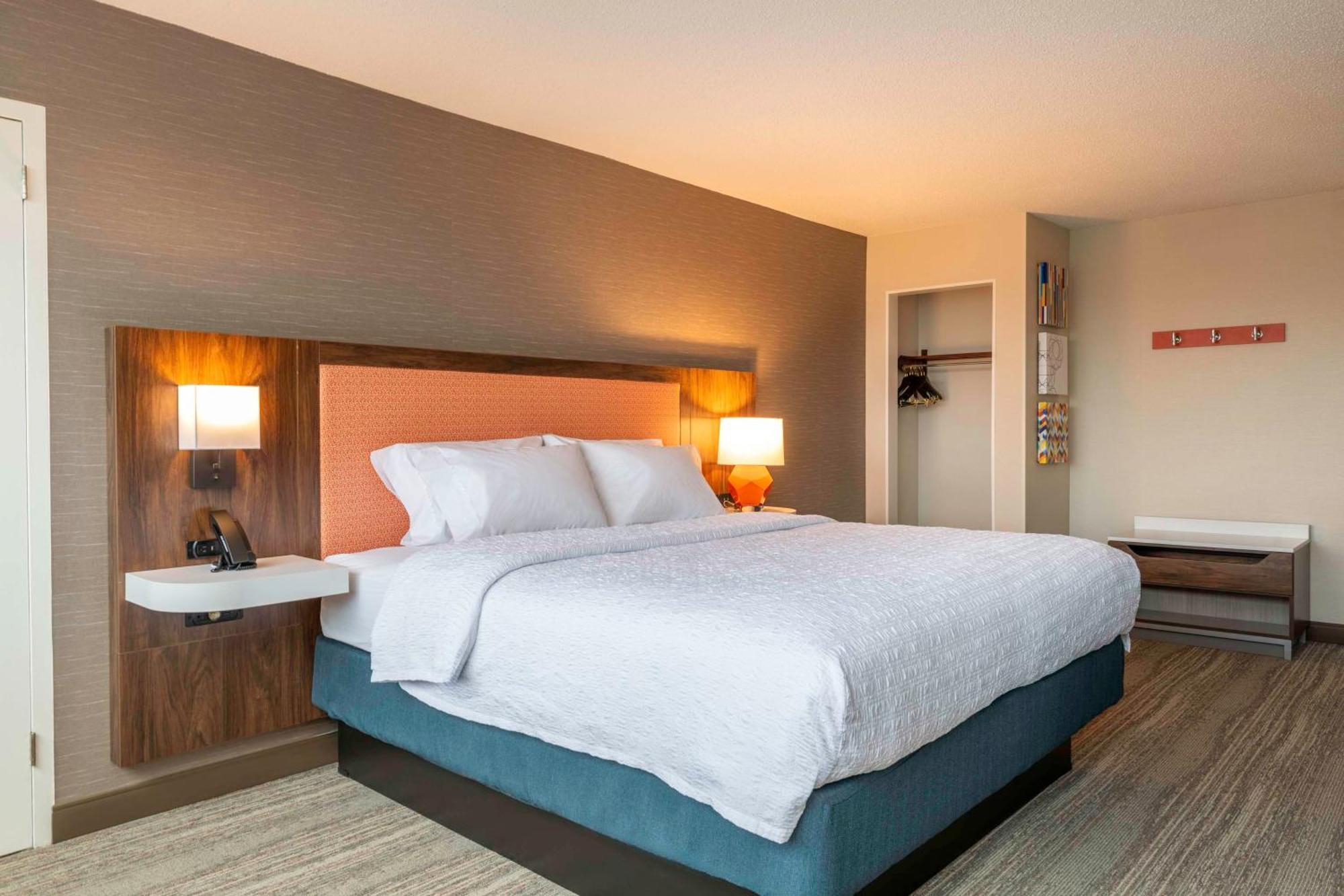 Hampton Inn Manchester Downtown Екстериор снимка