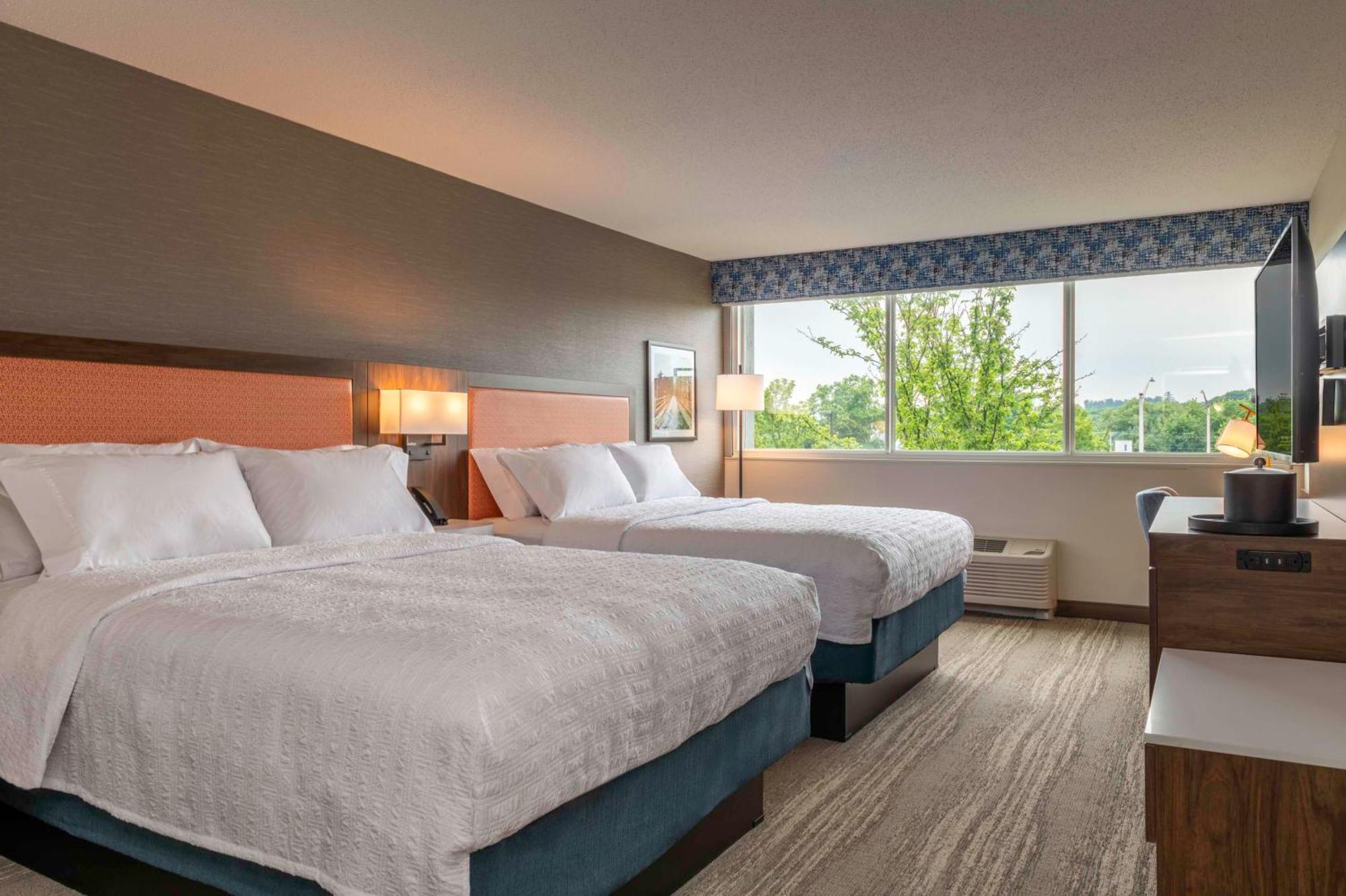 Hampton Inn Manchester Downtown Екстериор снимка