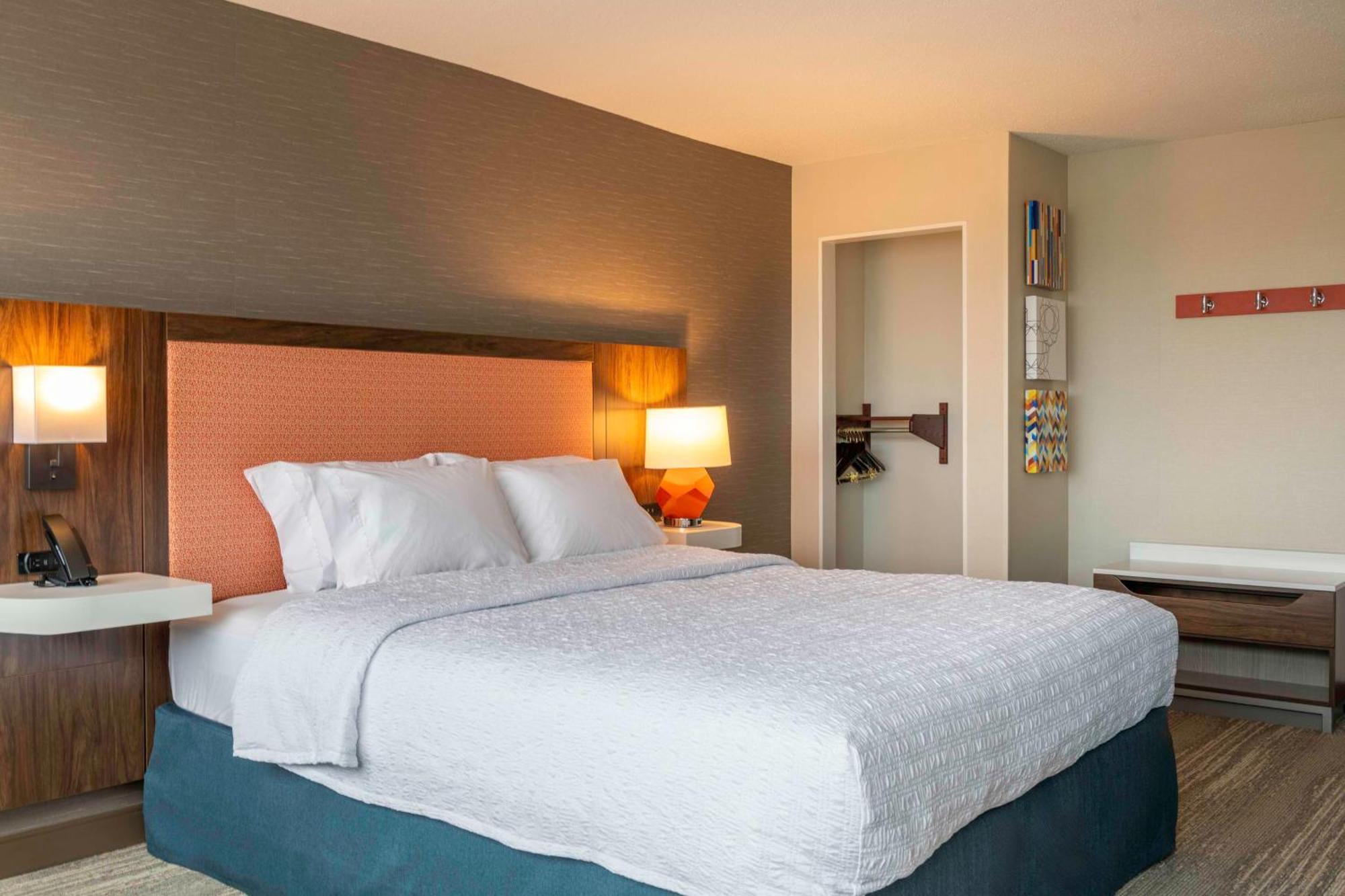 Hampton Inn Manchester Downtown Екстериор снимка