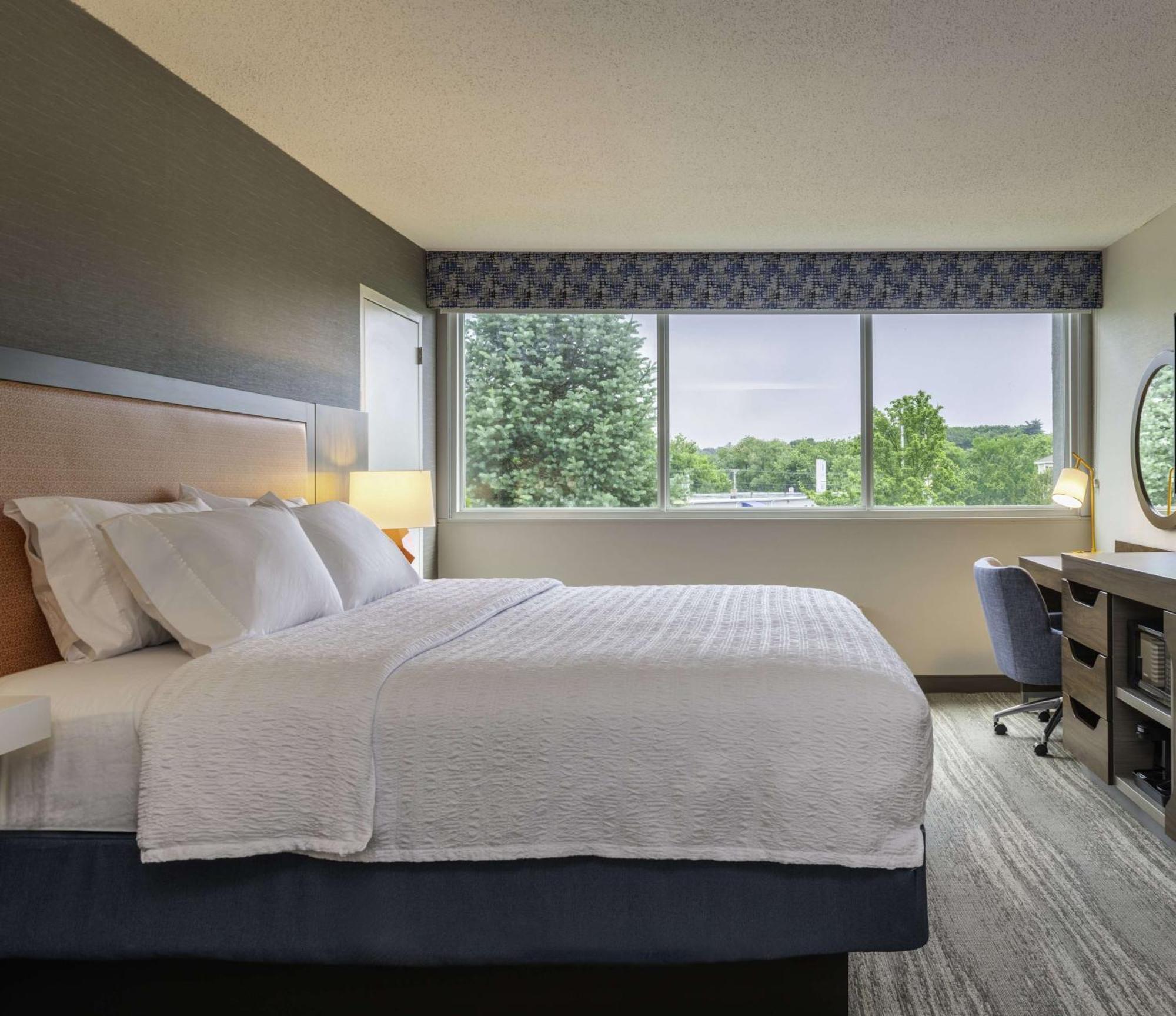 Hampton Inn Manchester Downtown Екстериор снимка