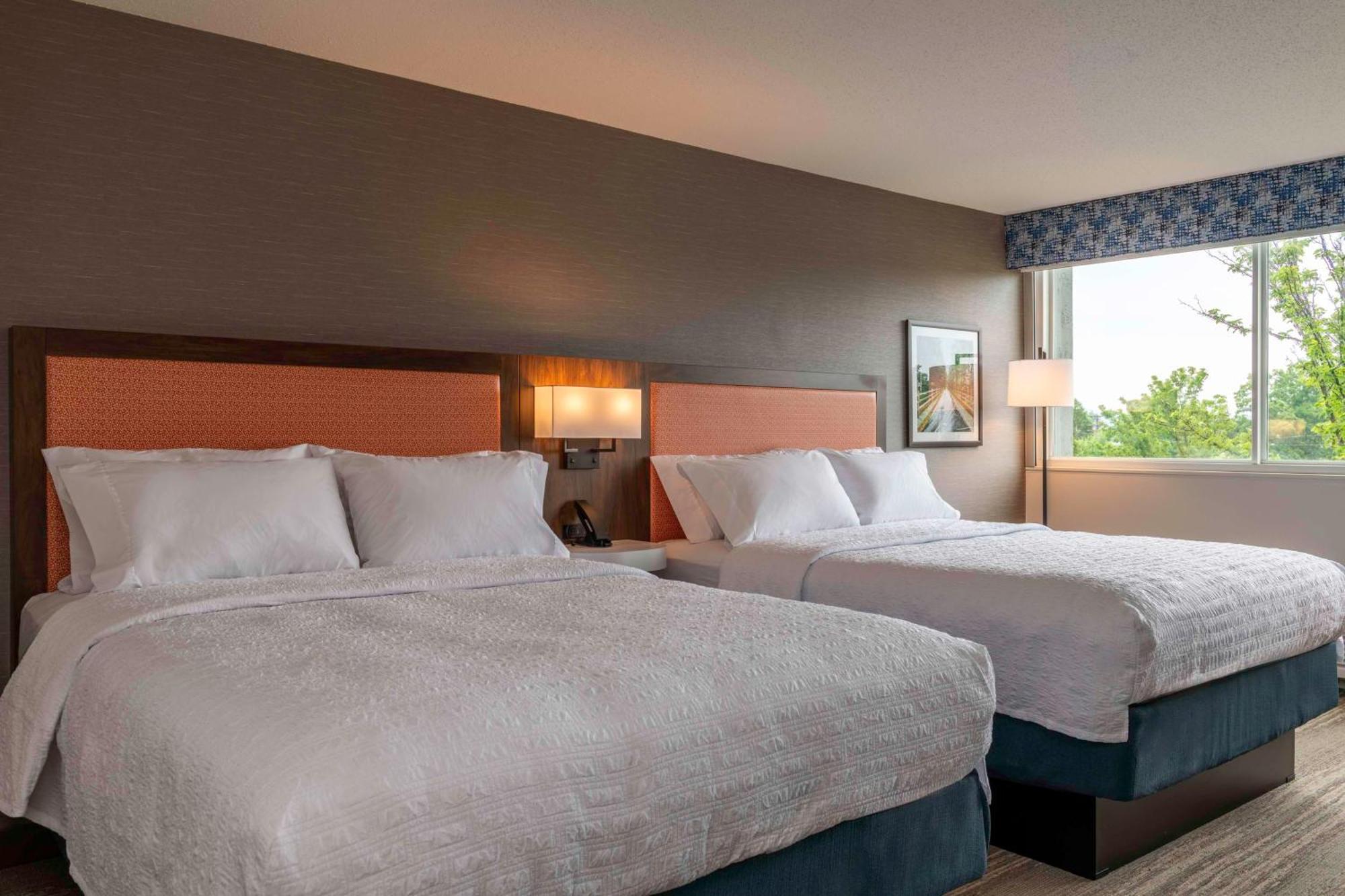 Hampton Inn Manchester Downtown Екстериор снимка