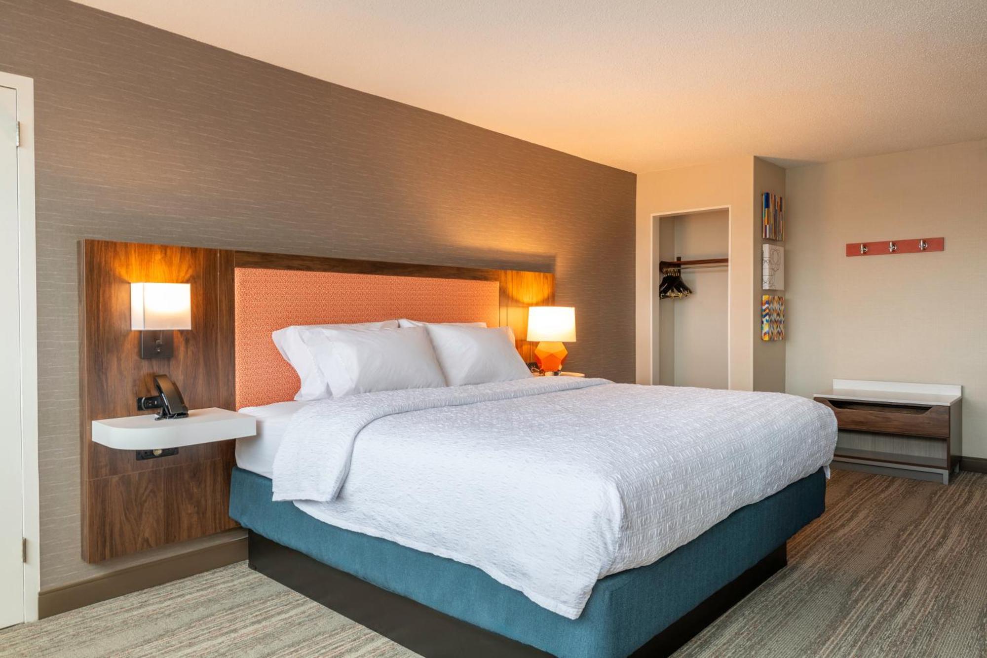Hampton Inn Manchester Downtown Екстериор снимка
