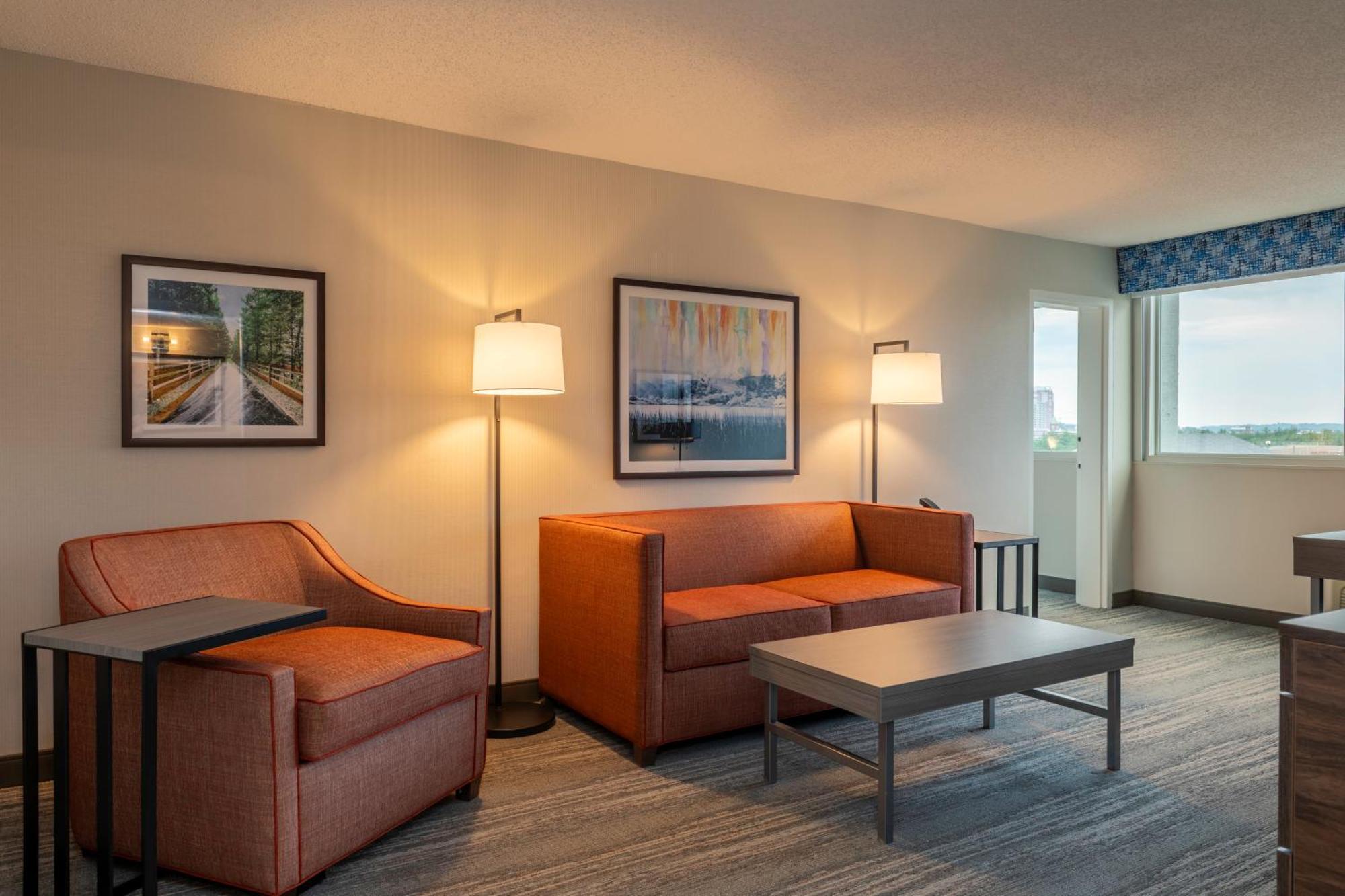Hampton Inn Manchester Downtown Екстериор снимка