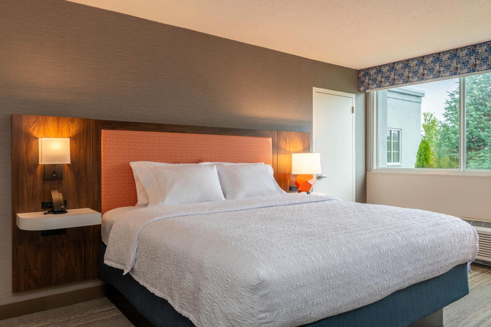 Hampton Inn Manchester Downtown Екстериор снимка