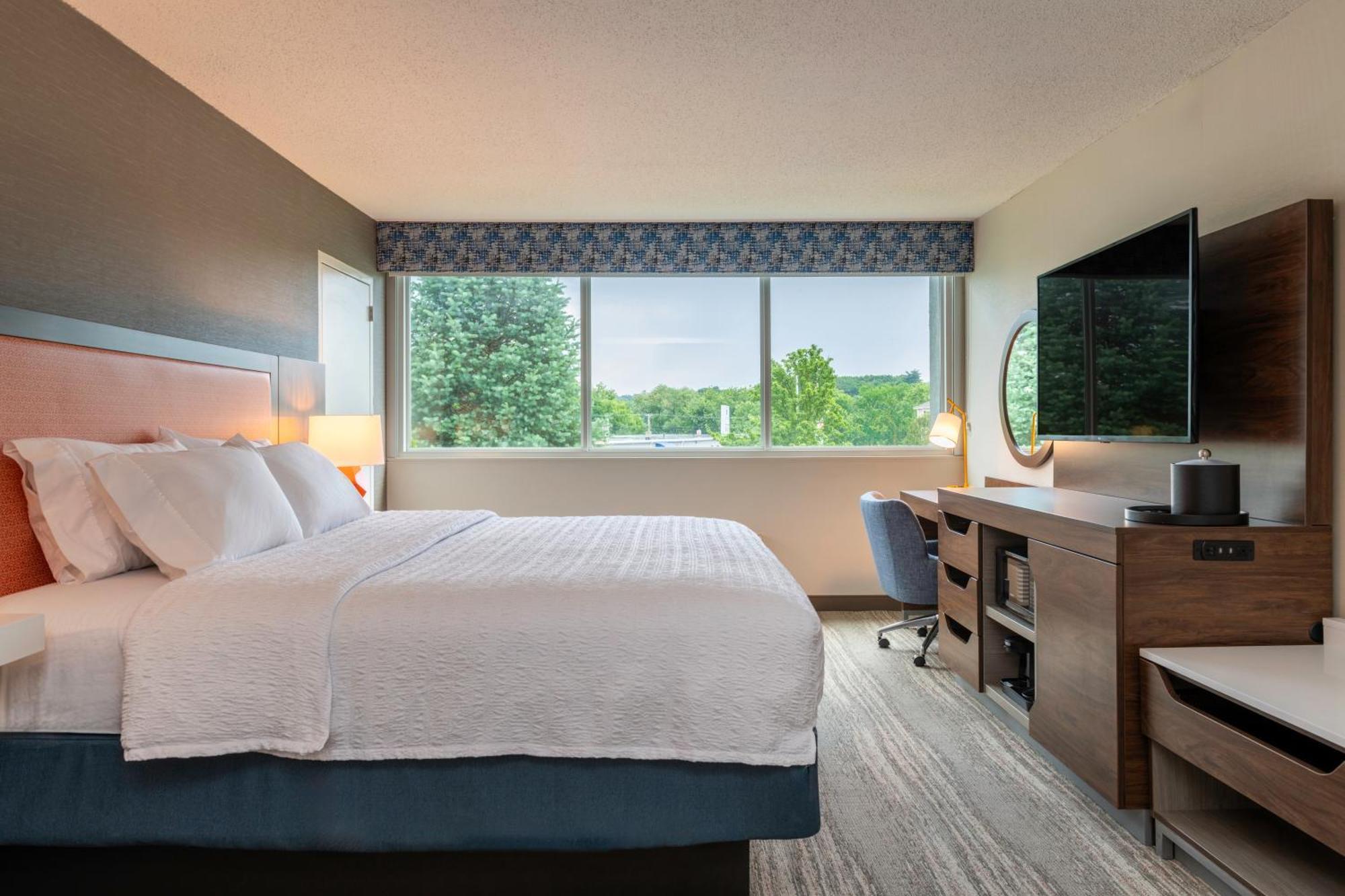 Hampton Inn Manchester Downtown Екстериор снимка