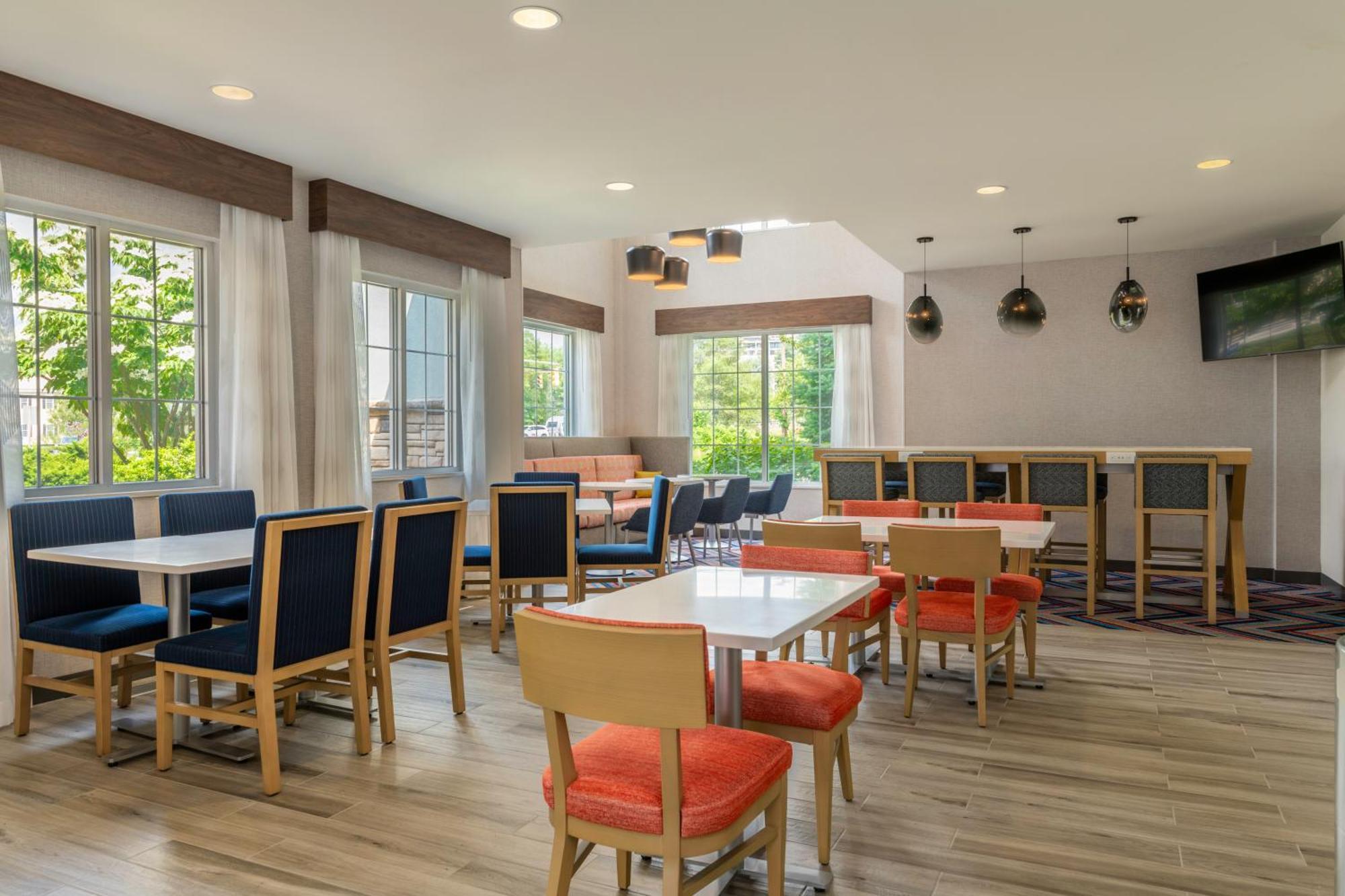 Hampton Inn Manchester Downtown Екстериор снимка